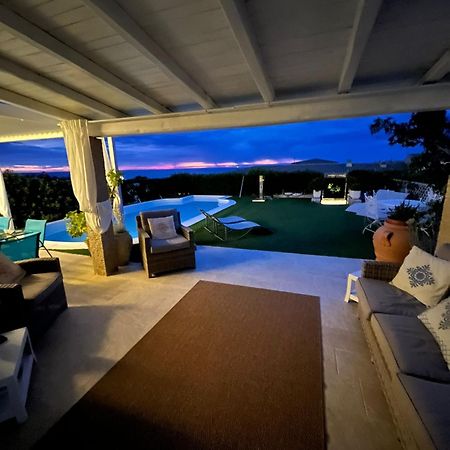 Villa Adel San Teodoro  Eksteriør billede
