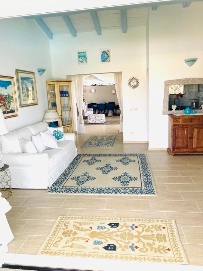 Villa Adel San Teodoro  Eksteriør billede