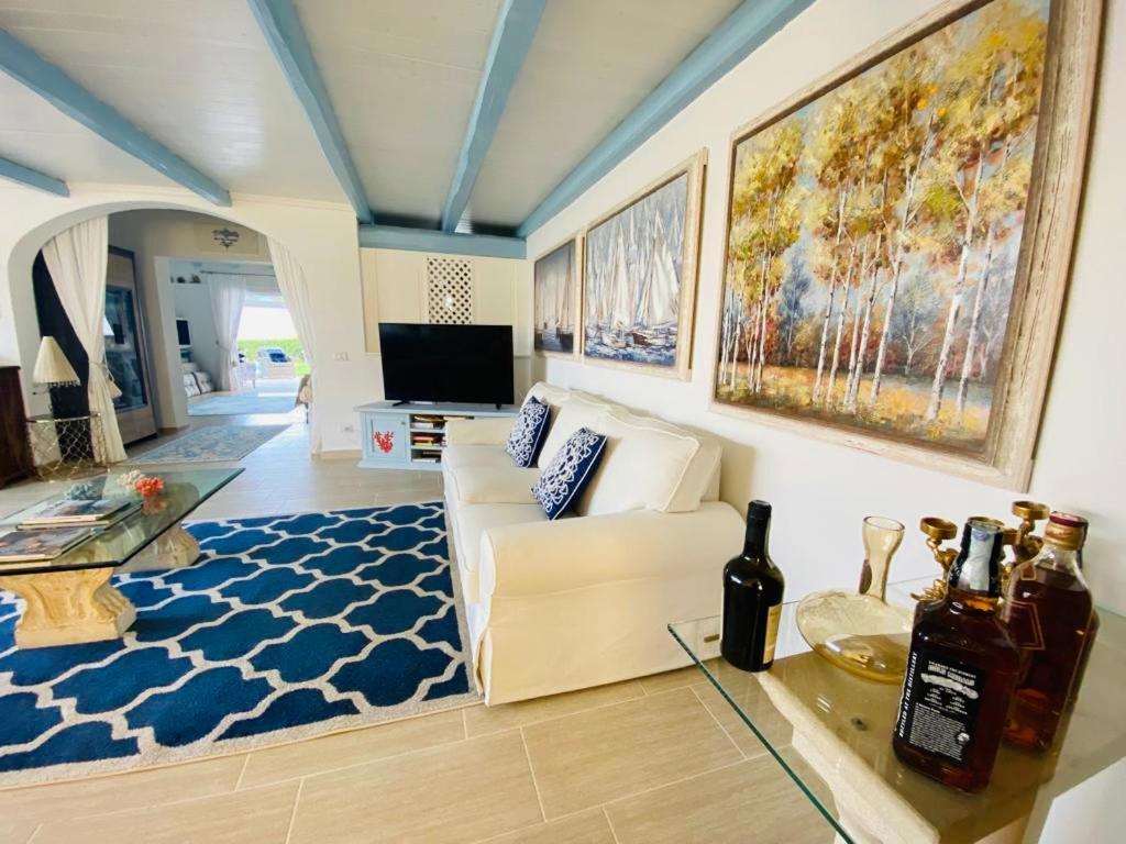 Villa Adel San Teodoro  Eksteriør billede