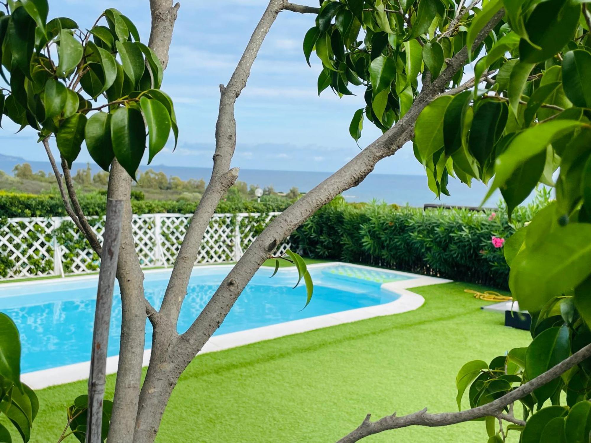 Villa Adel San Teodoro  Eksteriør billede